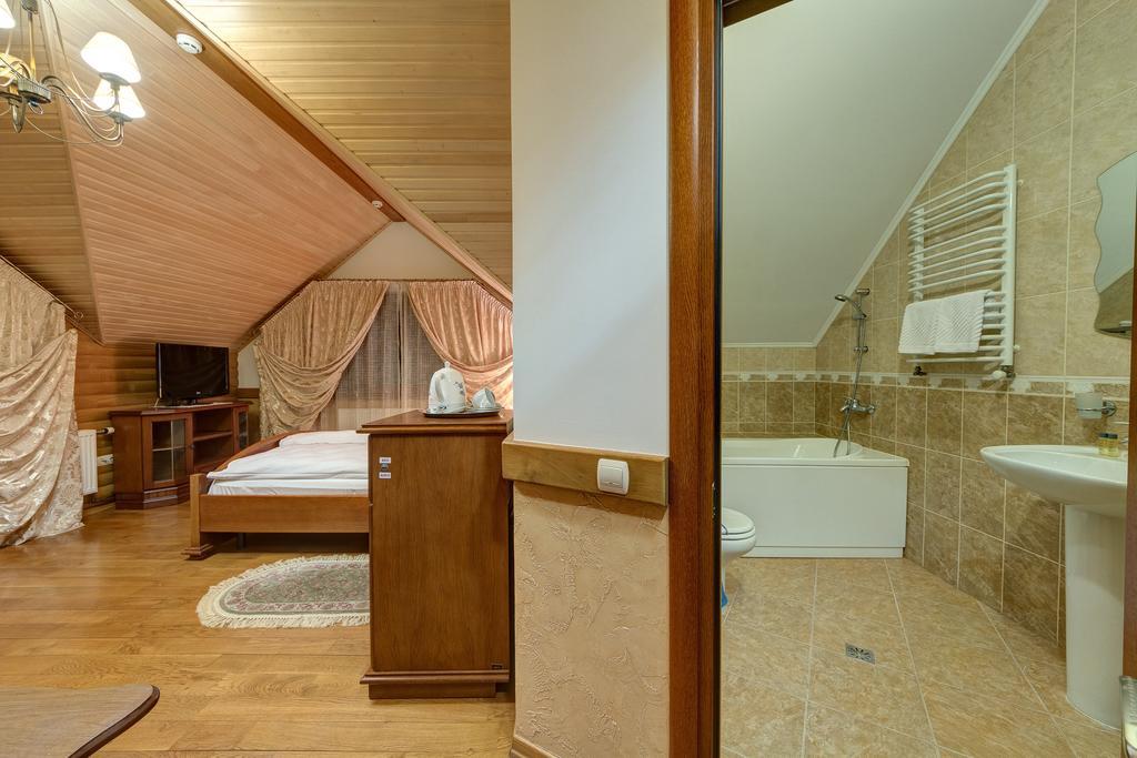 Hotel Perlyna Karpat バコヴェル エクステリア 写真