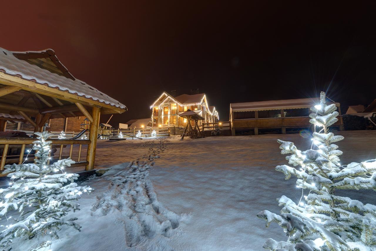 Hotel Perlyna Karpat バコヴェル エクステリア 写真